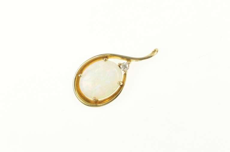 14K Yellow Gold 2.46 Ctw Natural Opal Diamond Classic Vintage Pendant