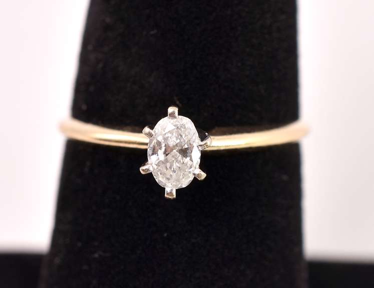 Elegant Solitaire Diamond Ring in 14K Yellow Gold