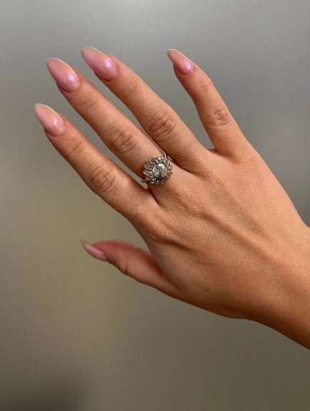 Flower ring with diamonds in Rose gold