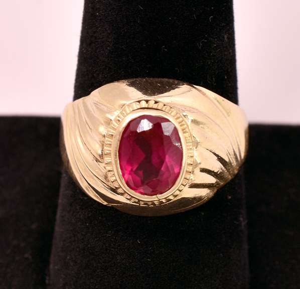 Brilliant Ruby Ring in 14k Yellow Gold