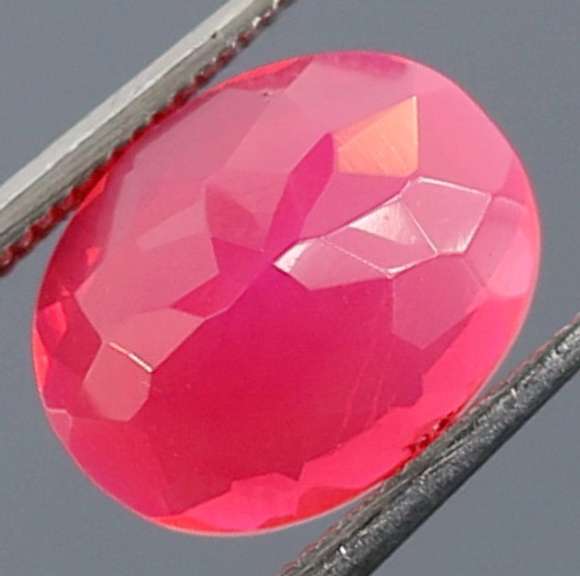 Gorgeous 1.52ct faceted flamingo pink Opal