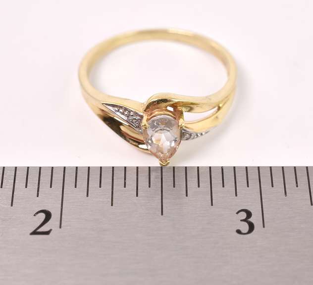 Lovely White Topaz Ring in Yellow Gold