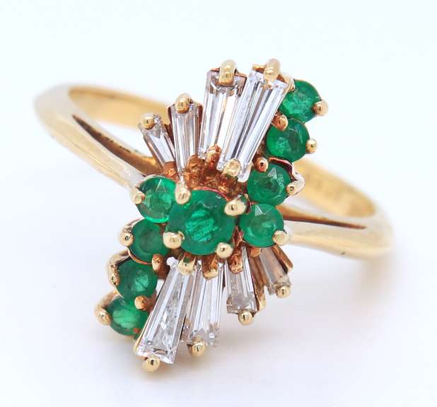 Gorgeous 18kt Yellow Gold Baguette Diamond and Emerald Ring