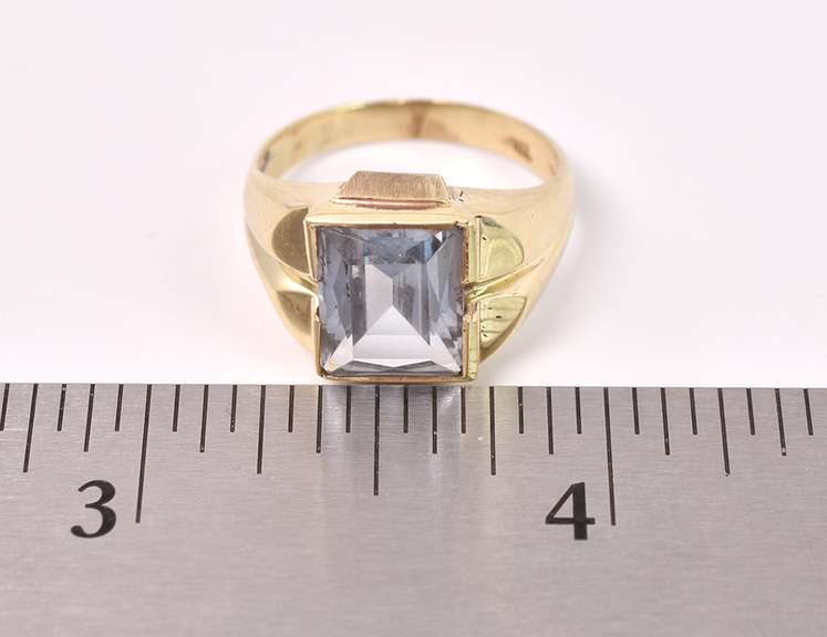 Wonderful Topaz Ring in Yellow Gold