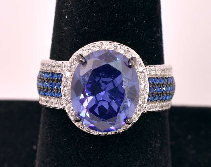 Amazing Blue Ring in Sterling Silver