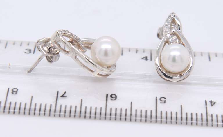 925 Sterling Silver Pearl and Diamond Earrings