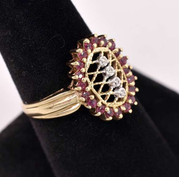 Brilliant Ruby and Diamond Ring in Yellow Gold