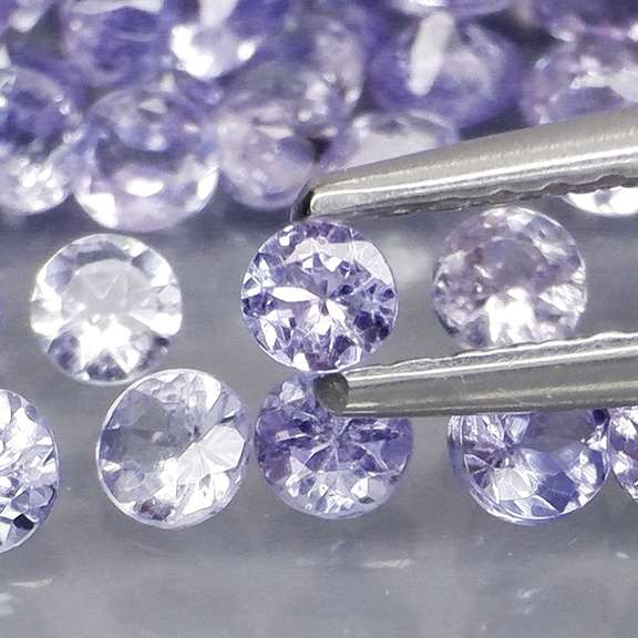 Glittering 4.32ct bright blue violet Tanzanite set
