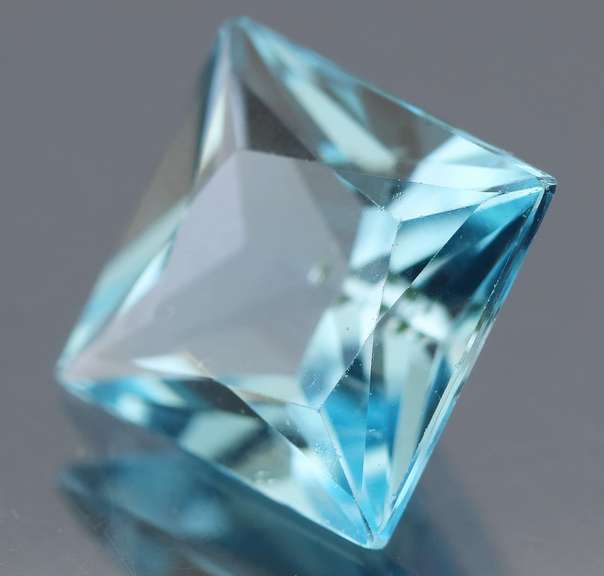 Vivid! 5.51ct princess cut sky blue Topaz