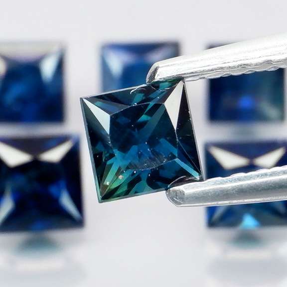 Heated only 2.12ct blue Sapphire set with multiple hues