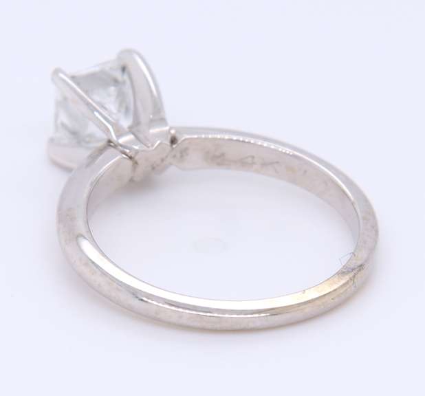 Majestic White Gold Princess Cut Solitare Engagement Ring