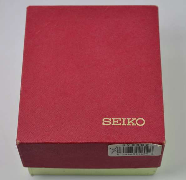 Vintage Ladies White Dial Gold-Tone Seiko, Pre-Owned.