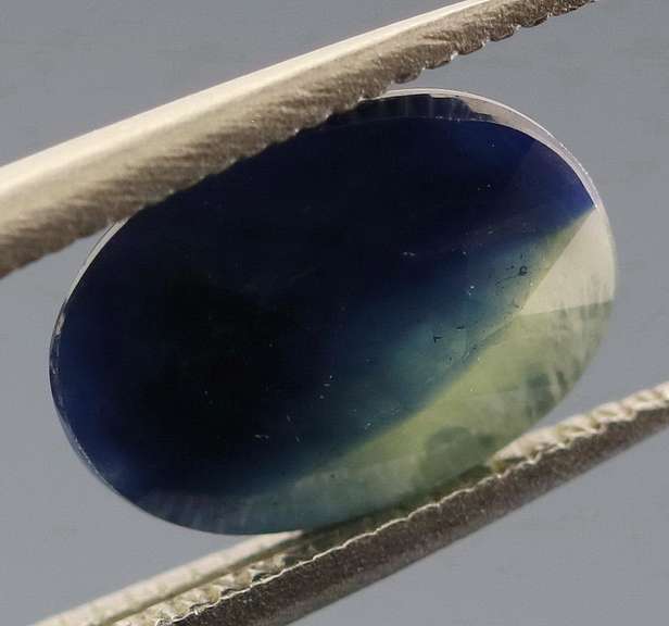 Heated only 1.73ct Bi-color Sapphire