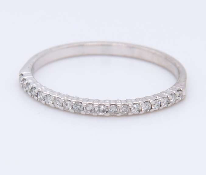 Lovely White Gold Diamond Prong Set Band
