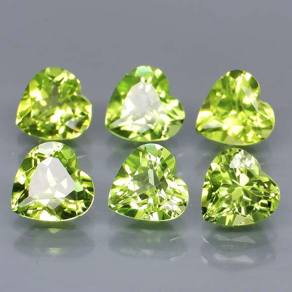 Fantastic 4.76ct 6x6mm heart cut Peridot set