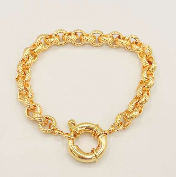 Beautiful 18kt Gold Plated Greek Key Design Bracelet