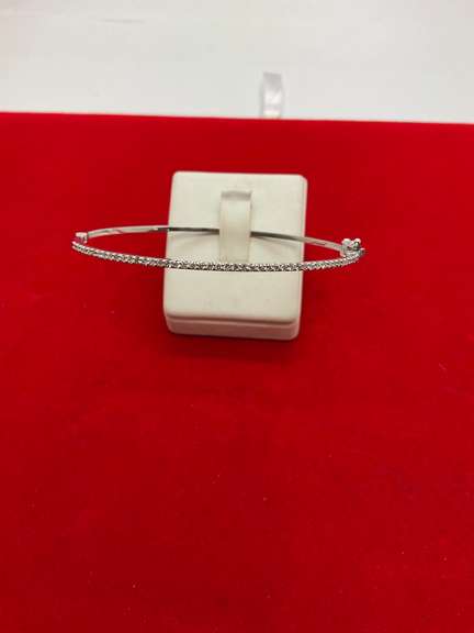 BRAND NEW 14K WHITE GOLD AND DIAMOND BANGLE BEACELET