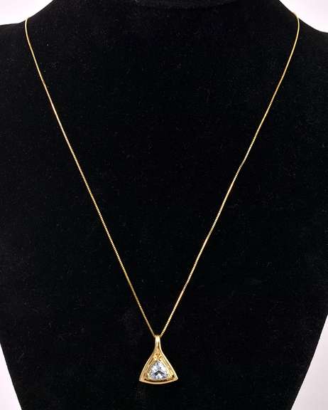 Wonderful Aquamarine Pendant Necklace in 14K yellow Gold