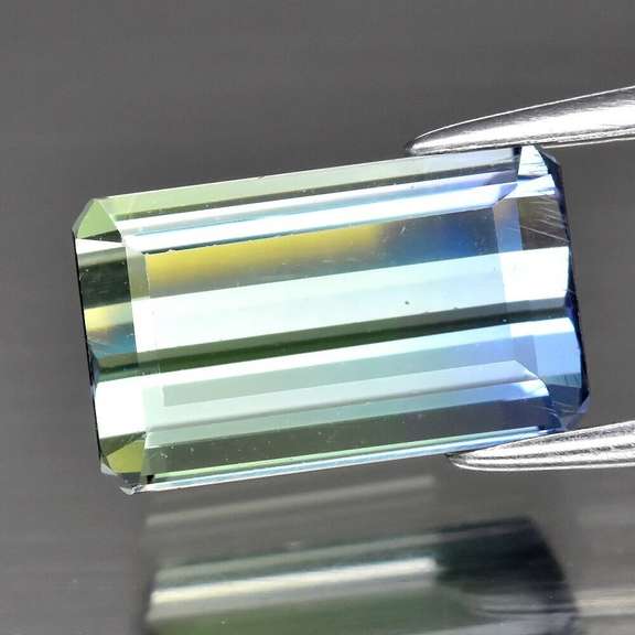 Simply spectacular bi-color 3.19ct Tanzanite