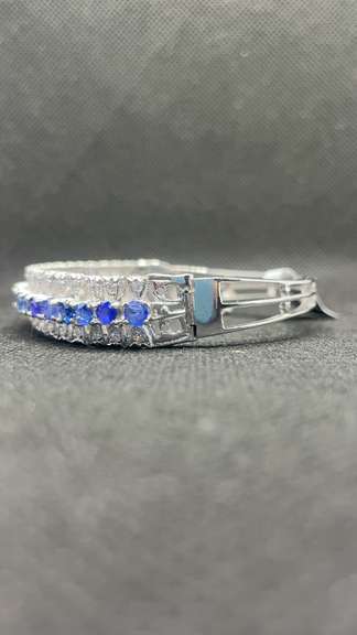 UNIQUE 9.00 CARAT SAPPHIRE BANGLE WITH DIAMOND PAVE IN 14K WHITE GOLLD