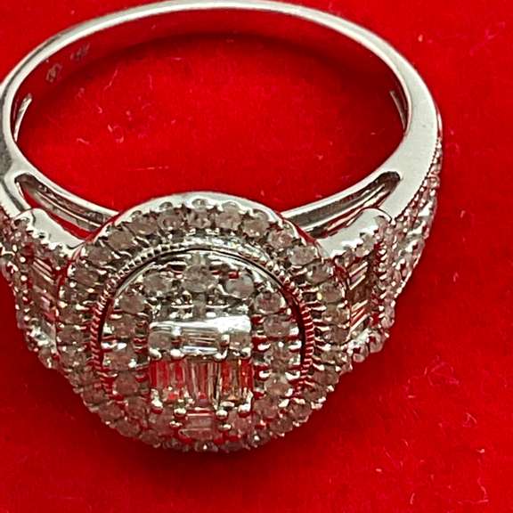 CERTIFIED 14K WHITE GOLD AND DIAMOND RING