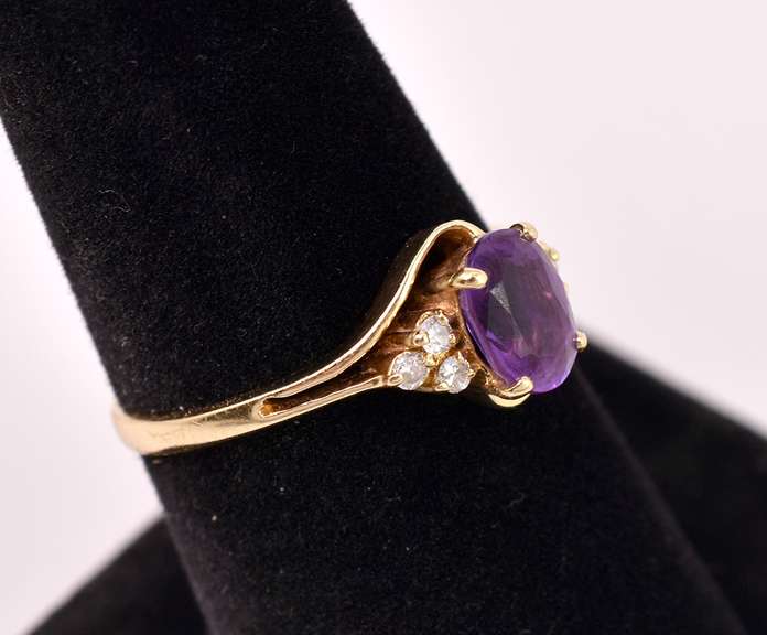Beautiful Amethyst and Diamond Ring in 14K Yellow Gold