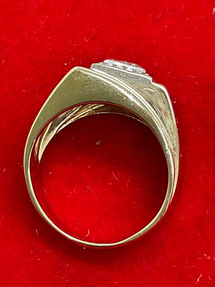 MEN'S 14K GOLD AND DIAMOND RING
