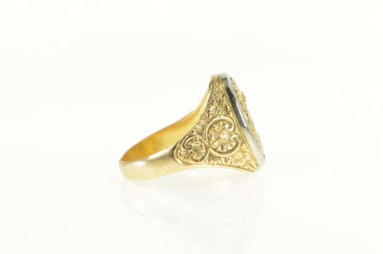 18K Yellow Gold Elaborate Scrollwork Family Crest Emblem Ring