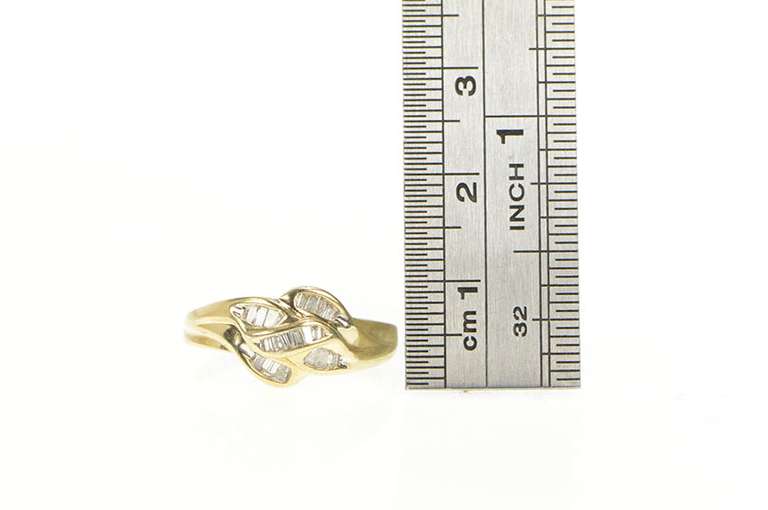 10K Yellow Gold 0.20 Ctw Baguette Diamond Wavy Band Ring