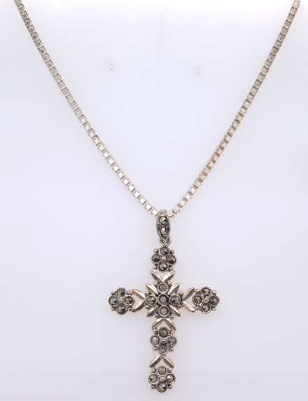 Vintage 925 Sterling Silver Cross Pendant on Box Chain Necklace