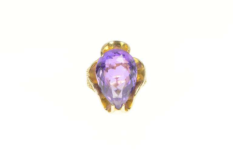 14K Yellow Gold Oval Amethyst 1950's Scalloped Cocktail Ring