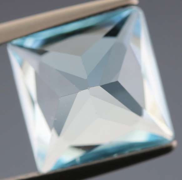 Bright! 4.76ct princess cut sky blue Topaz