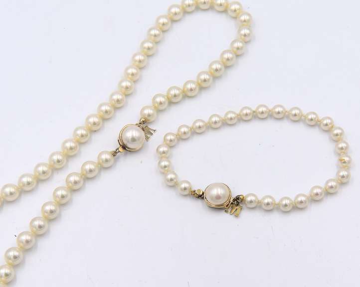 Set of Majorica Pearl Necklace and Bracelet