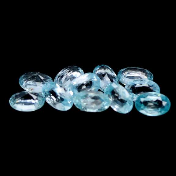 Brilliant 7.38ct platinum blue Zircon set