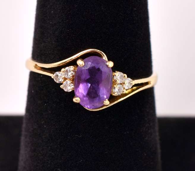 Beautiful Amethyst and Diamond Ring in 14K Yellow Gold