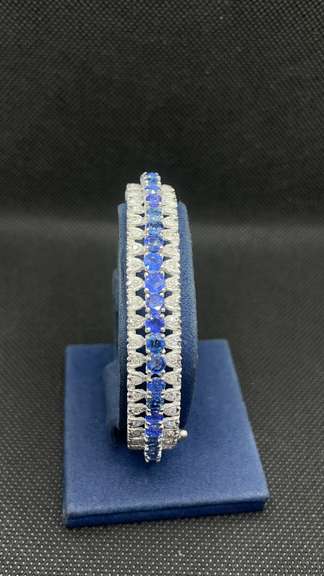 UNIQUE 9.00 CARAT SAPPHIRE BANGLE WITH DIAMOND PAVE IN 14K WHITE GOLLD