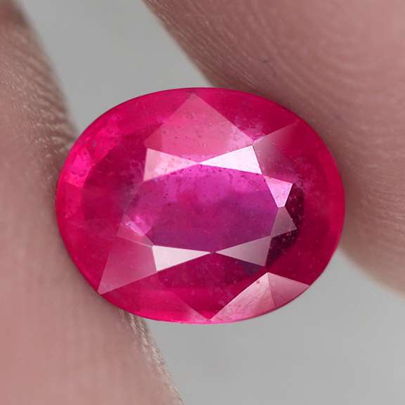 Stunning 3.06ct reddish pink Ruby