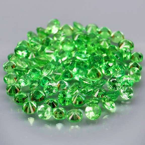 Chrome green! 2.73ct untreated Tsavorite set
