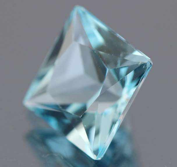 Sparkling 6.33ct princess cut sky blue Topaz