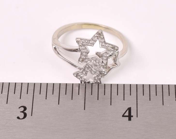Spectacular Diamond Star Ring in White Gold