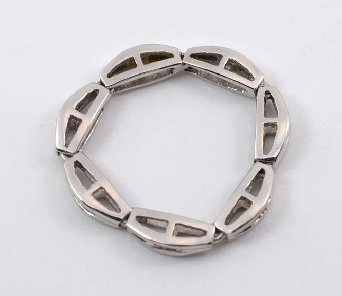 Unusual 14k WG Diamond Link Ring