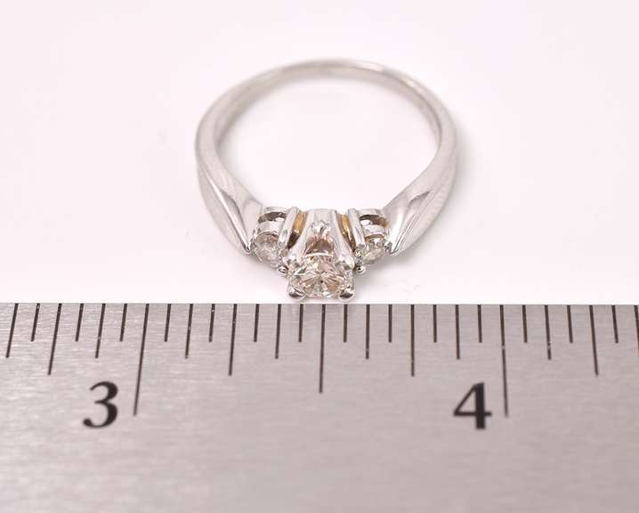 Ravishing Diamond Ring in Platinum