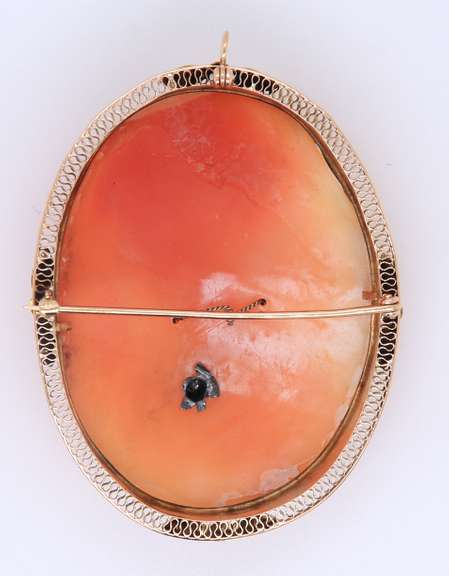 Antique Yellow Gold Shell Cameo Pendant Brooch with Diamond