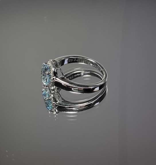 Dazzling Natural 2.35 Ct Sky Blue Topaz Ring