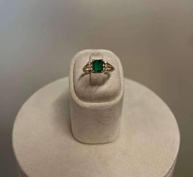 Gold Ring with Emeralds and Diamonds