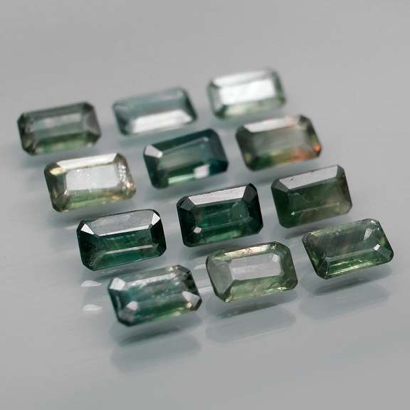 Stunning blue green 4.34ct Sapphire set
