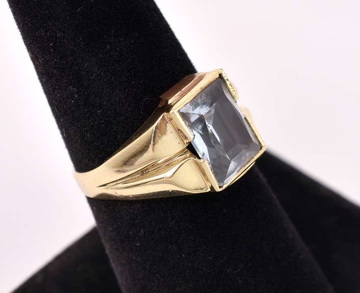 Wonderful Topaz Ring in Yellow Gold