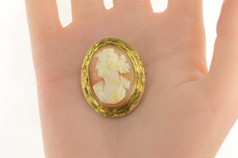 10K Yellow Gold Ornate Victorian Carved Shell Cameo Pin/Brooch