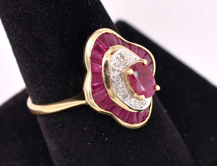Wonderful Ruby and Diamond Ring in Yellow Gold