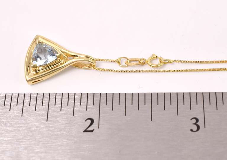 Wonderful Aquamarine Pendant Necklace in 14K yellow Gold